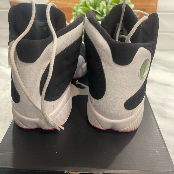 Air Jordan Retro 13 in White, Pink and Black. Like new condition! - Picture 6 of 9